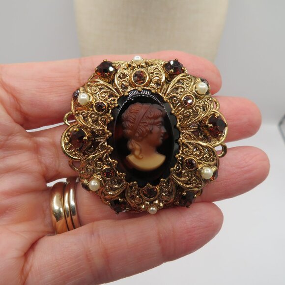 Vintage West Germany Brown Cameo Rhinestone Faux Pearl Accent Filigree Brooch - Picture 3 of 10
